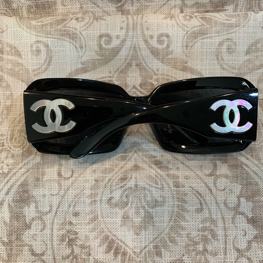 CHANEL Sunglasses - Picture 2 of 6